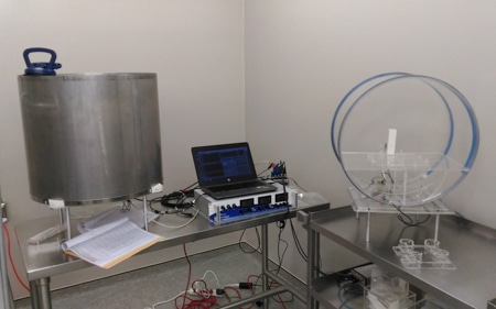 Magnetometer and susceptibility meter for lunar rocks