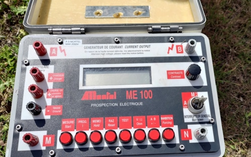 Ohmmeter for electrical prospecting (4 electrode methods)